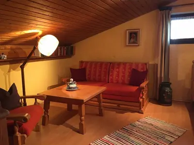 Ein Sitzbereich in der Unterkunft Ferienwohnungen Lärchennest zwischen Chiemsee und Bergen