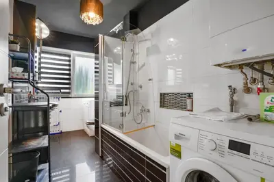 Küche/Küchenzeile in der Unterkunft KATIES Apartments Augsburg - Zentral - 4 Zimmer - 7 Personen - 2 Parken - Nintendo Switch - DisneyPlus - E-Kamin