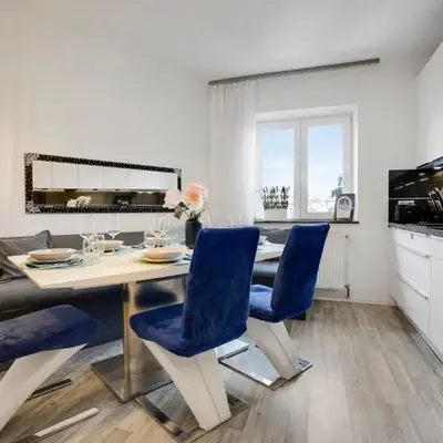 KATIES Apartments Augsburg - Zentral - 4 Zimmer - 7 Personen - 2 Parken - Nintendo Switch - DisneyPlus - E-Kamin