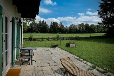 Ein Garten an der Unterkunft Ferienhaus Flying Roots Wackersberg