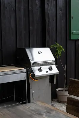 Ein für Gäste verfügbarer Grill im Ferienhaus