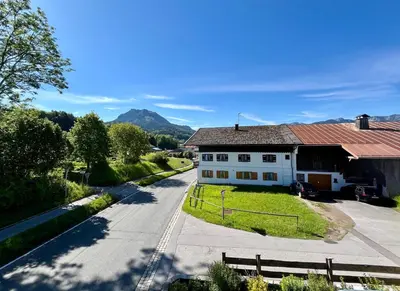 Ein allgemeiner Bergblick oder ein Berglick von der Ferienwohnung aus