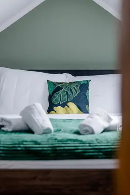 Ein Bett oder Betten in einem Zimmer der Unterkunft UNiQE I 115qm I 3 Schlafzimmer I Nähe Messe