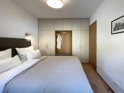 Ein Bett oder Betten in einem Zimmer der Unterkunft Ferienwohnung h9 Tal mit Sauna und Bergblick