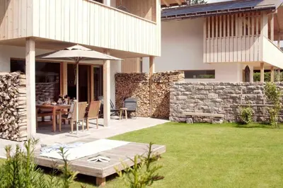 Ein Garten an der Unterkunft Ferienwohnung h9 Tal mit Sauna und Bergblick