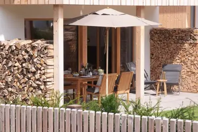 Ein Patio oder anderer Außenbereich in der Unterkunft Ferienwohnung h9 Tal mit Sauna und Bergblick