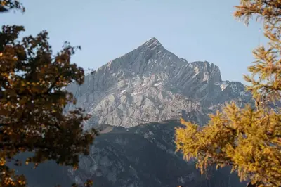 Ein allgemeiner Bergblick oder ein Berglick von der Ferienwohnung aus