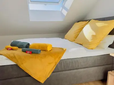 Ein Bett oder Betten in einem Zimmer der Unterkunft FeWo für 7 Personen/Netflix/Parking/WLAN/stilvoll