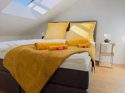 Ein Bett oder Betten in einem Zimmer der Unterkunft FeWo für 7 Personen/Netflix/Parking/WLAN/stilvoll
