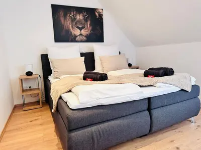 Ein Bett oder Betten in einem Zimmer der Unterkunft FeWo für 6 Personen WLAN Balkon Parken Stilvoll