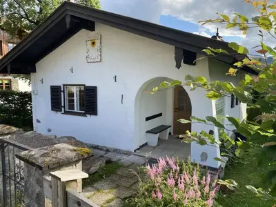 Das Gebäude in dem sich das Ferienhaus befindet