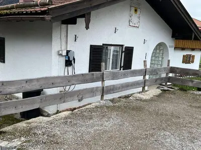 Das Gebäude in dem sich das Ferienhaus befindet
