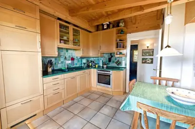 Küche/Küchenzeile in der Unterkunft Rosi's Ferienwohnung Kampenwandblick