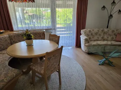 Ein Sitzbereich in der Unterkunft Ferienwohnung Neubauer