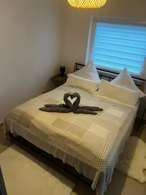 Ein Bett oder Betten in einem Zimmer der Unterkunft Ammersee Garten Appartment