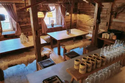 Ein Restaurant oder anderes Speiselokal in der Unterkunft urig-alpine Lala Alm - 22 Personen