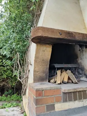 Ein für Gäste verfügbarer Grill in der Ferienwohnung