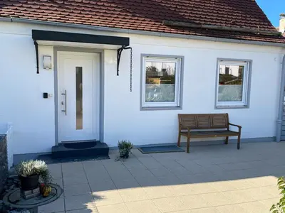 Das Gebäude in dem sich das Ferienhaus befindet