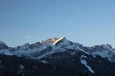 Ein allgemeiner Bergblick oder ein Berglick von der Pension aus