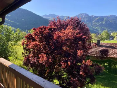 Ein allgemeiner Bergblick oder ein Berglick von der Ferienwohnung aus