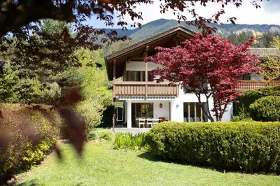 Ein Garten an der Unterkunft Haus am Leitenfeld