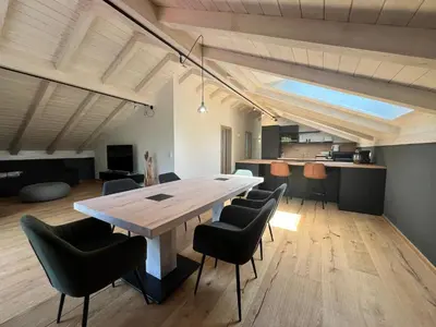 Küche/Küchenzeile in der Unterkunft Stay Nice Apartments Dorfen Nähe München Jacuzzi Grillkota 75 Zoll TV