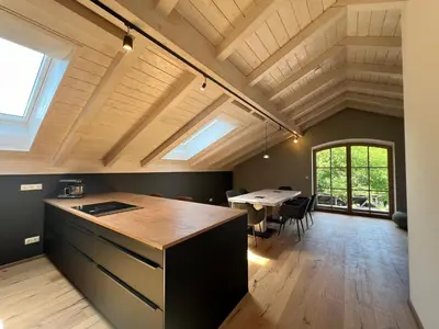 Küche/Küchenzeile in der Unterkunft Stay Nice Apartments Dorfen Nähe München Jacuzzi Grillkota 75 Zoll TV