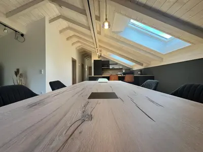 Der Geschäftsbereich oder Konferenzraum in der Unterkunft Stay Nice Apartments Dorfen Nähe München Jacuzzi Grillkota 75 Zoll TV