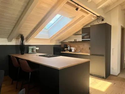 Küche/Küchenzeile in der Unterkunft Stay Nice Apartments Dorfen Nähe München Jacuzzi Grillkota 75 Zoll TV