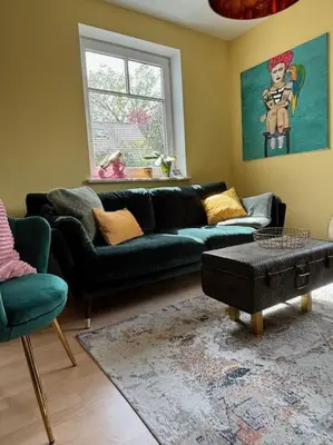 Ein Sitzbereich in der Unterkunft Atelier Farbenreich No 8