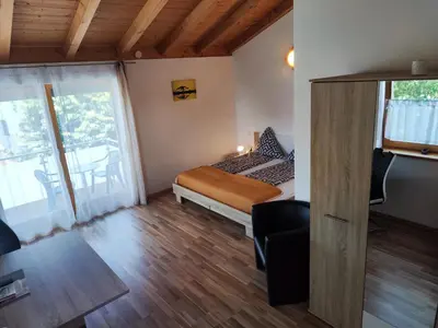 Ein Bett oder Betten in einem Zimmer der Unterkunft Gästehaus Hubertus