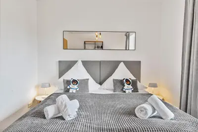 Ein Bett oder Betten in einem Zimmer der Unterkunft CHALET AM SEE - Seeblick Bergblick modern charmant NEU