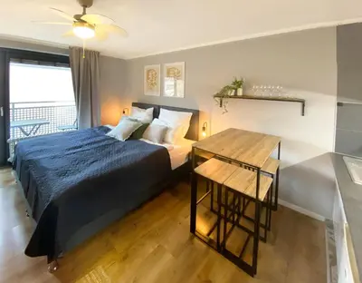 Ein Bett oder Betten in einem Zimmer der Unterkunft Cozy apartment in city center