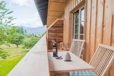 Ein allgemeiner Bergblick oder ein Berglick von der Ferienwohnung aus