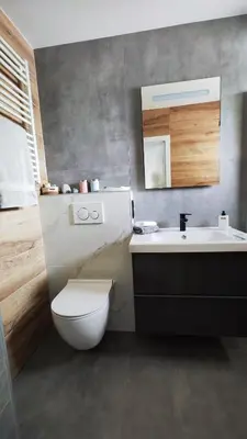 Ein Badezimmer in der Unterkunft Stilvolle zwei Etagenwohnung, Parkplatz