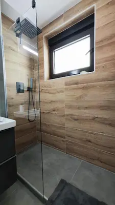 Ein Badezimmer in der Unterkunft Stilvolle zwei Etagenwohnung, Parkplatz