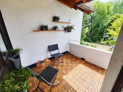 Ein Balkon oder eine Terrasse in der Unterkunft Stilvolle zwei Etagenwohnung, Parkplatz