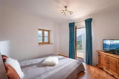 Ein Bett oder Betten in einem Zimmer der Unterkunft Grabner Riedleiten Berghütte Wildbarren