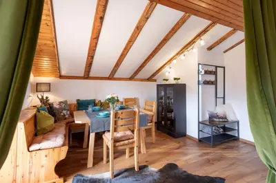 Ein Sitzbereich in der Unterkunft Grabner Riedleiten Berghütte Wildbarren