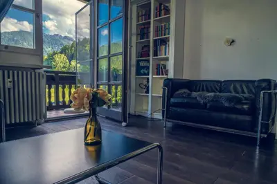 Ein allgemeiner Bergblick oder ein Berglick von der Ferienwohnung aus