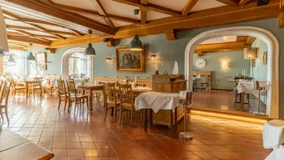 Ein Restaurant oder anderes Speiselokal in der Unterkunft Hotel Restaurant Hafenwirt