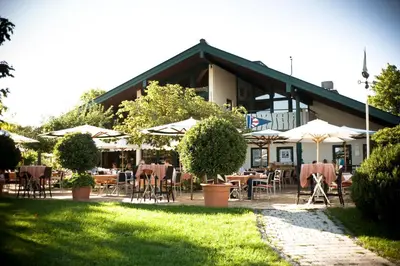 Ein Garten an der Unterkunft Hotel Restaurant Hafenwirt