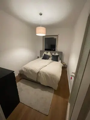 Ein Bett oder Betten in einem Zimmer der Unterkunft Quiet Family Apartment - 10 min to Center & Oktoberfest - Free Parking - near Nymphenburg Palace & Botanical garden