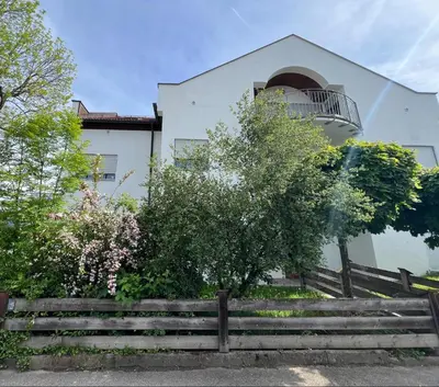 Ein Garten an der Unterkunft Palmen Apartment direkt in Bad Aibling
