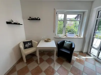 Ein Sitzbereich in der Unterkunft Palmen Apartment direkt in Bad Aibling