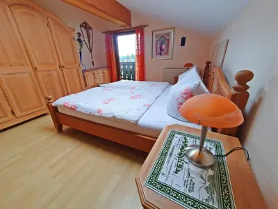 Ein Bett oder Betten in einem Zimmer der Unterkunft Dwingelo-Lütten Angela Brandstätter Hof | Chiemgau Karte