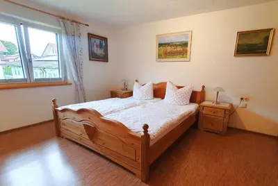 Ein Bett oder Betten in einem Zimmer der Unterkunft Dwingelo-Lütten Angela Brandstätter Hof | Chiemgau Karte