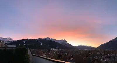 Ein allgemeiner Bergblick oder ein Berglick von der Ferienwohnung aus