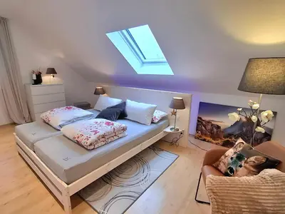 Ein Sitzbereich in der Unterkunft Apartment Chalet am Schloss Kaltenberg nahe Ammersee