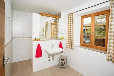 Ein Badezimmer in der Unterkunft Thaurerhof Urlaub auf dem Bauernhof